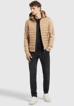 Khujo -Khujo d0f064df8acd45539e7d77b8e183c16b