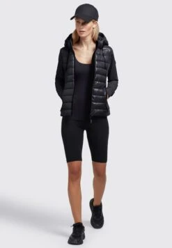 Khujo -Khujo fde6a2c7521a474d93d0fac6ba5da703